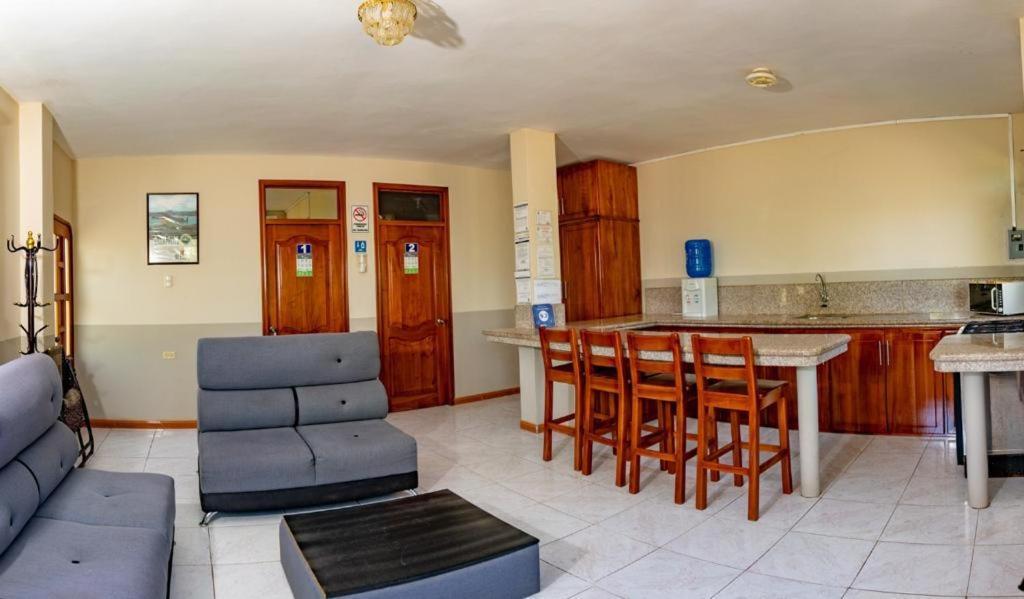 Cucuve Eco Hostal Puerto Baquerizo Moreno Dış mekan fotoğraf